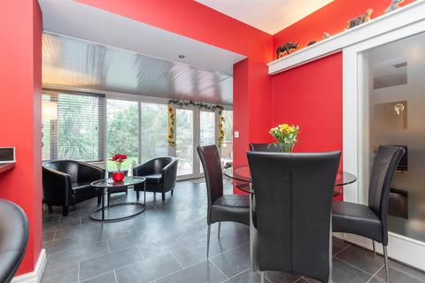 5 bedroom detached house for sale, Royal Avenue, Leyland