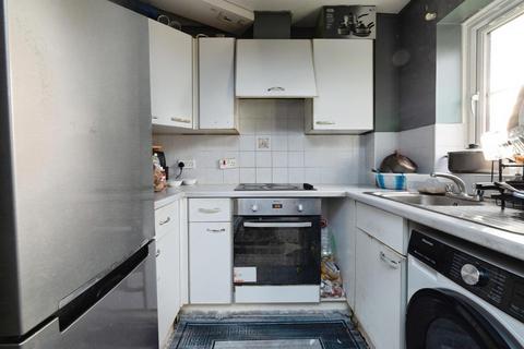 2 bedroom flat for sale, Wanderer Drive, Barking