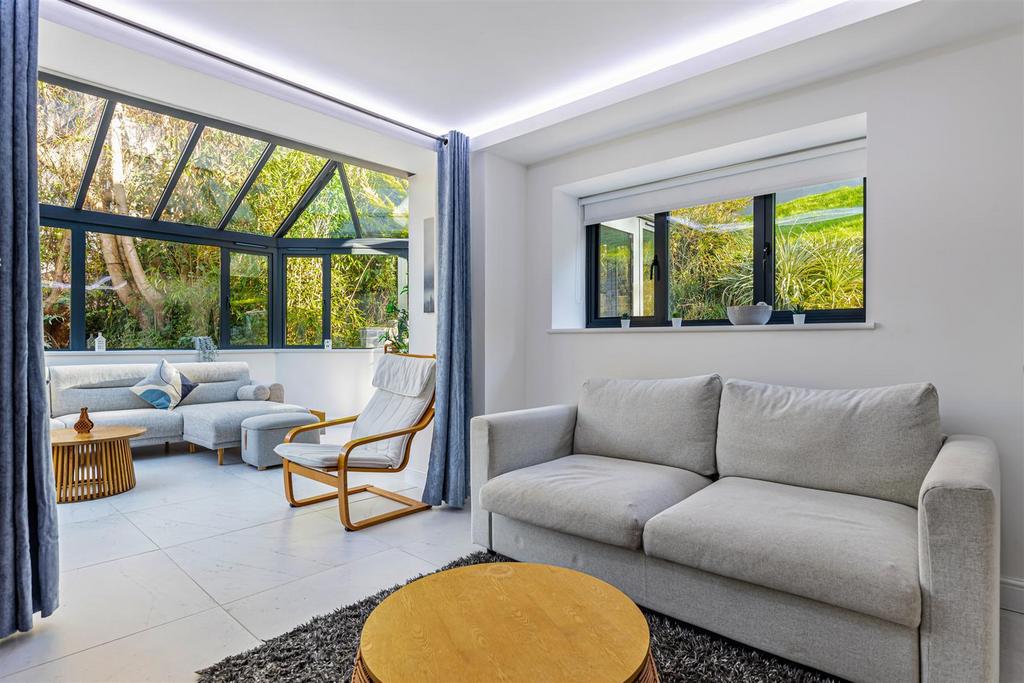 A55 - 68 Ilsham Road, Foxglove, Torquay - 251121.j
