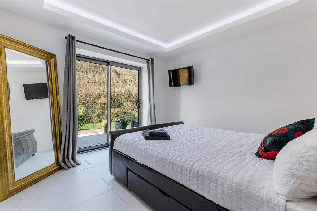 A58 - 68 Ilsham Road, Foxglove, Torquay - 251121.j