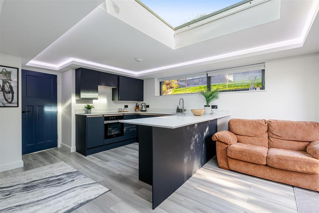 A45 - 68 Ilsham Road, Foxglove, Torquay - 251121.j