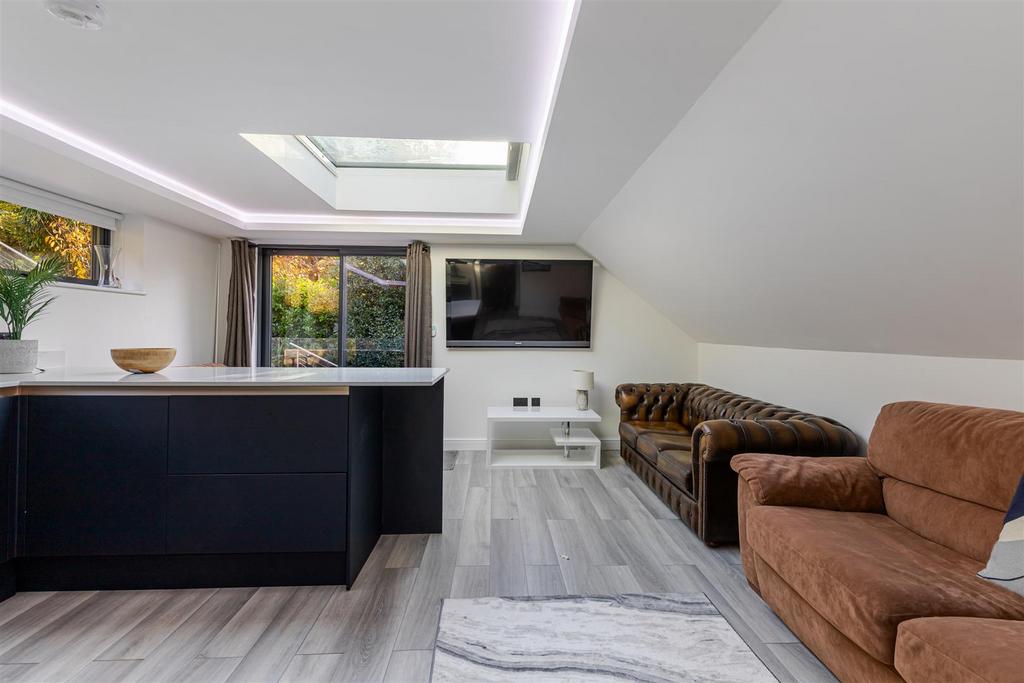 A47 - 68 Ilsham Road, Foxglove, Torquay - 251121.j