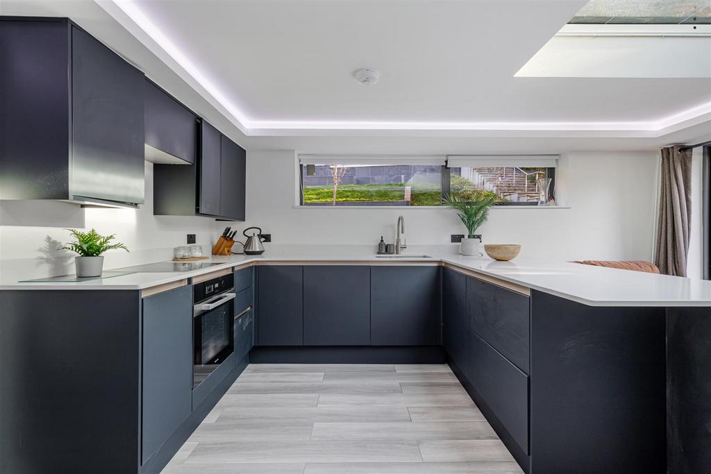 A46 - 68 Ilsham Road, Foxglove, Torquay - 251121.j