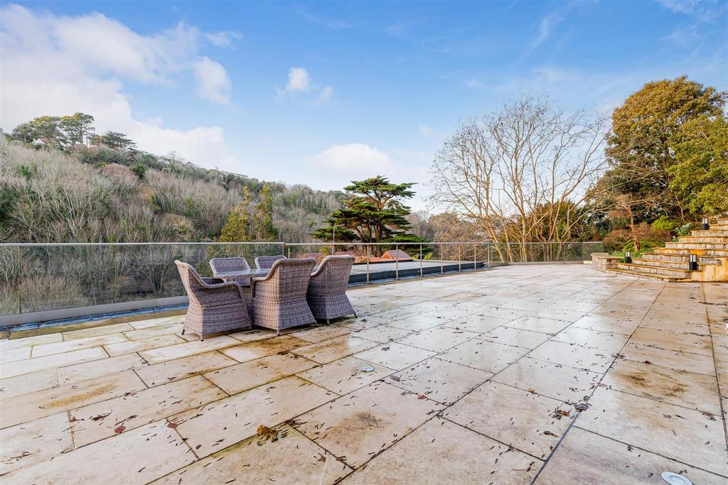 A33 - 68 Ilsham Road, Foxglove, Torquay - 251210.j