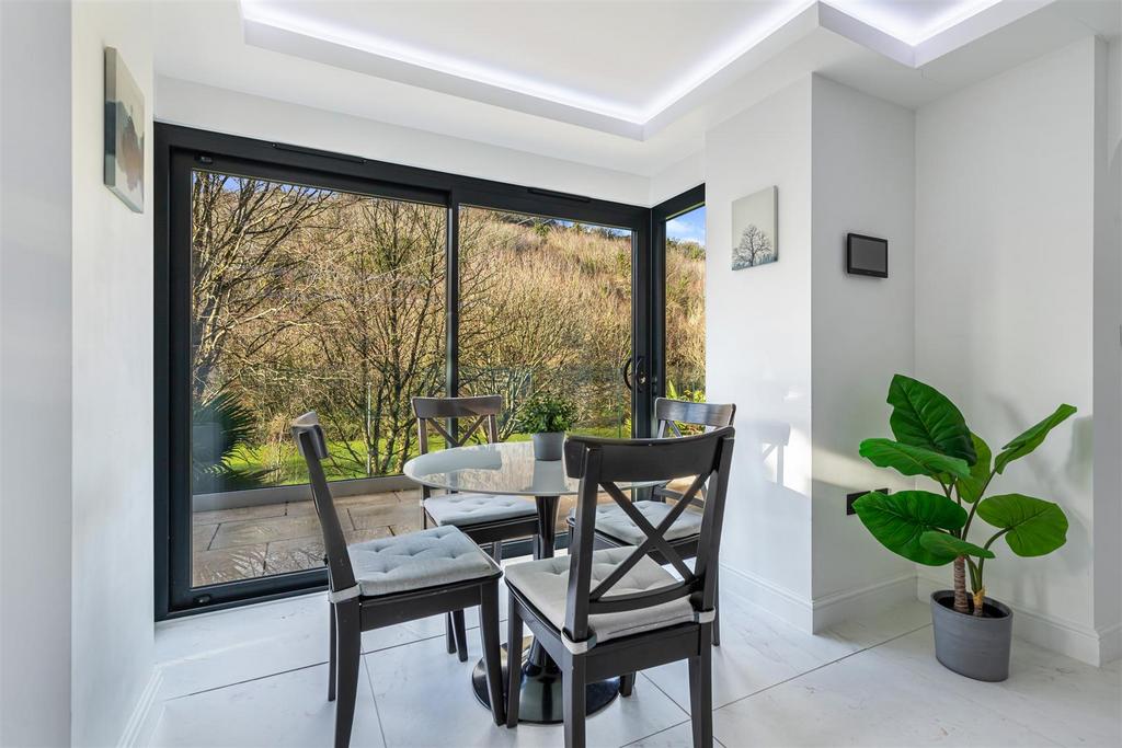 A11 - 68 Ilsham Road, Foxglove, Torquay - 251219.j