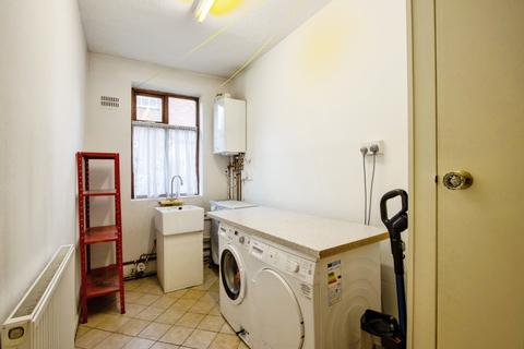 3 bedroom bungalow for sale, Aberford Road, West Yorkshire WF1