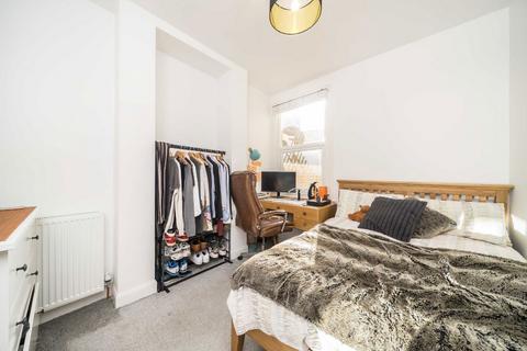2 bedroom flat to rent, Atheldene Road, London SW18