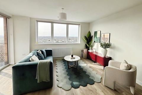 2 bedroom flat to rent, Staines-Upon-Thames TW18