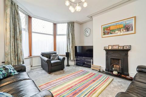4 bedroom end of terrace house for sale, Beechroyd Terrace, Bingley BD16