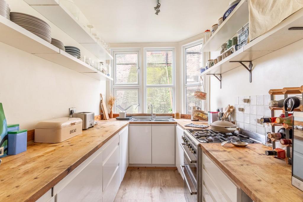 Kitchen (2).jpg