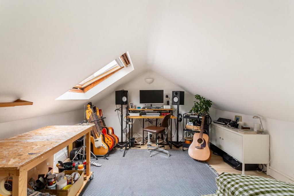 Bedroom (5).jpg
