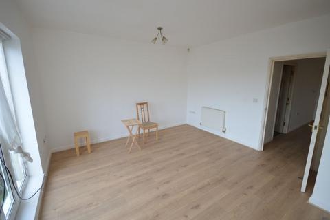 2 bedroom apartment to rent, Blackthorn Road