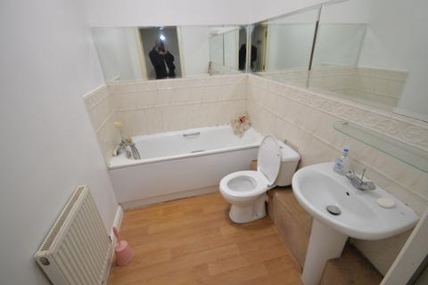 2 bedroom apartment to rent, Blackthorn Road