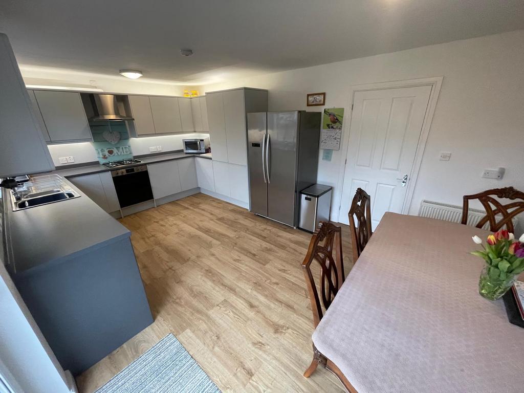 Kitchen 1.jpeg