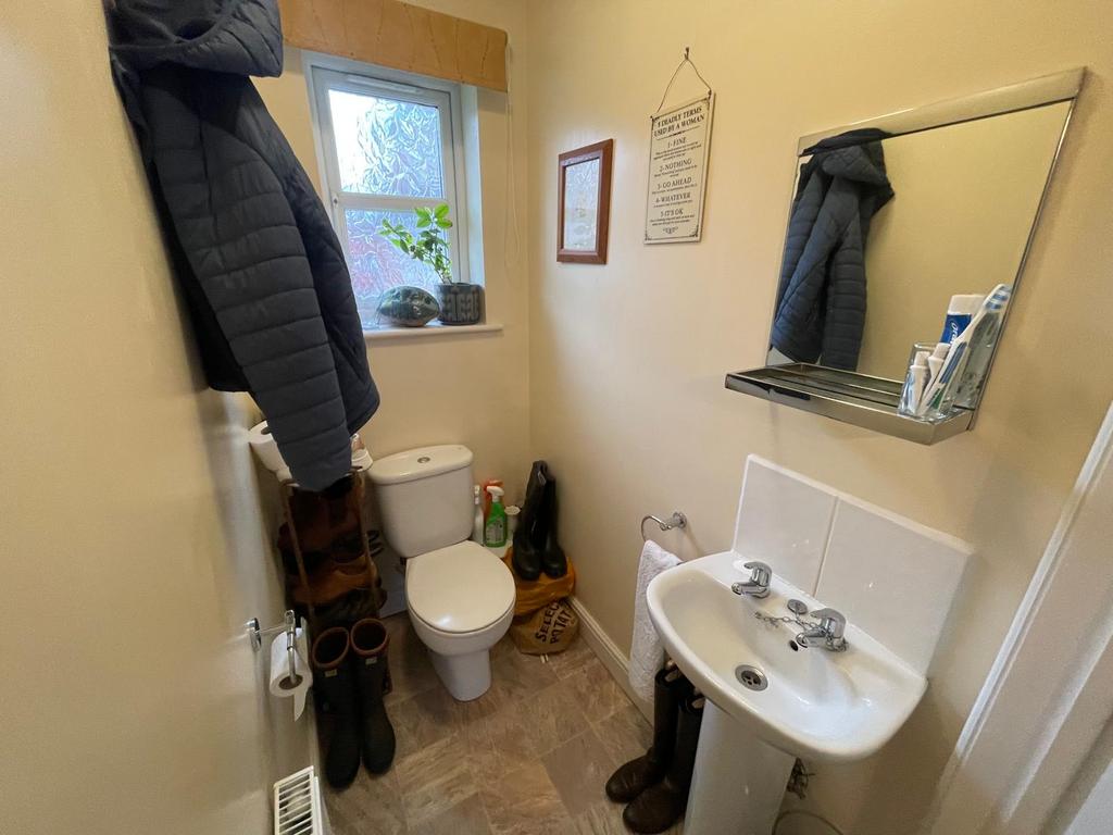 Downstairs Toilet.jpeg