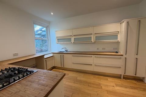 3 bedroom house to rent, Orchard Road, Hampshire PO4