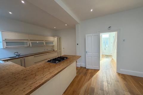 3 bedroom house to rent, Orchard Road, Hampshire PO4