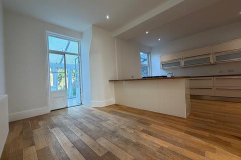 3 bedroom house to rent, Orchard Road, Hampshire PO4
