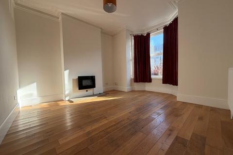 3 bedroom house to rent, Orchard Road, Hampshire PO4