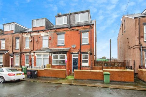 3 bedroom terraced house for sale, Copperfield View, Leeds