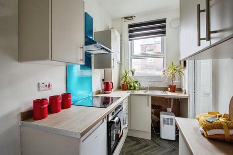 3 bedroom terraced house for sale, Copperfield View, Leeds