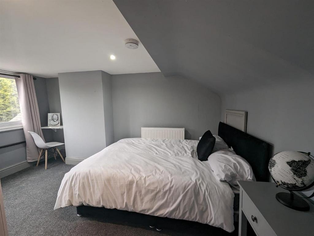 Room 5 May Street - 2.jpg