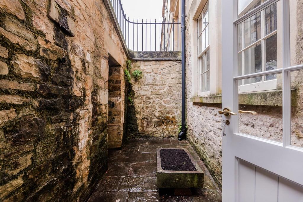 Lower Ground Floor Flat, 3 Great Bedford Street, B