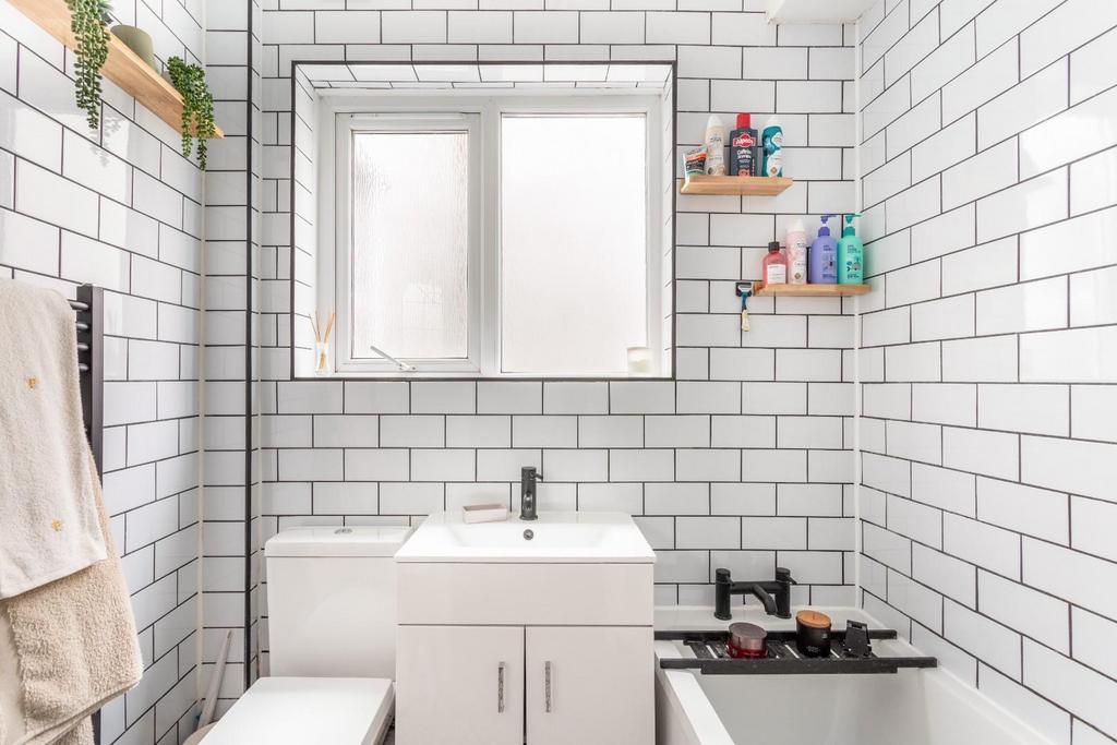 Bathroom (1).jpg