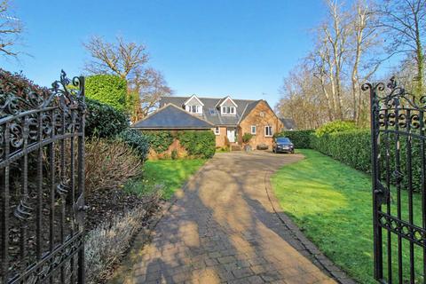 4 bedroom detached house for sale, Hamm Court, Weybridge KT13