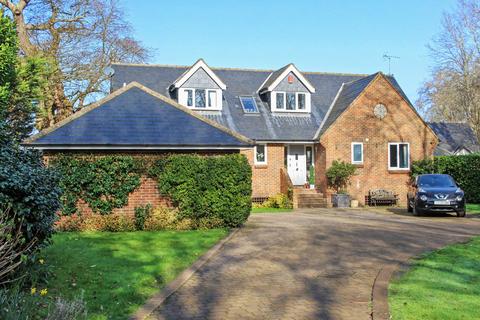 4 bedroom detached house for sale, Hamm Court, Weybridge KT13