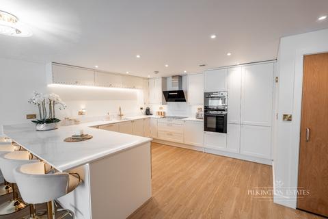 2 bedroom apartment for sale, Pinnacle Quay, Plymouth PL4