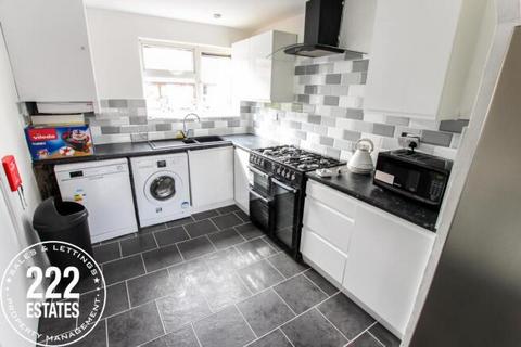 1 bedroom in a house share to rent, Aspinall Close,Room 5, Fearnhead