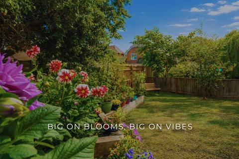 4 bedroom detached house for sale, Snowshill Close, Swindon SN25