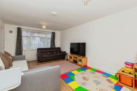 3 bedroom terraced house for sale, Palmer Avenue, Aylesbury