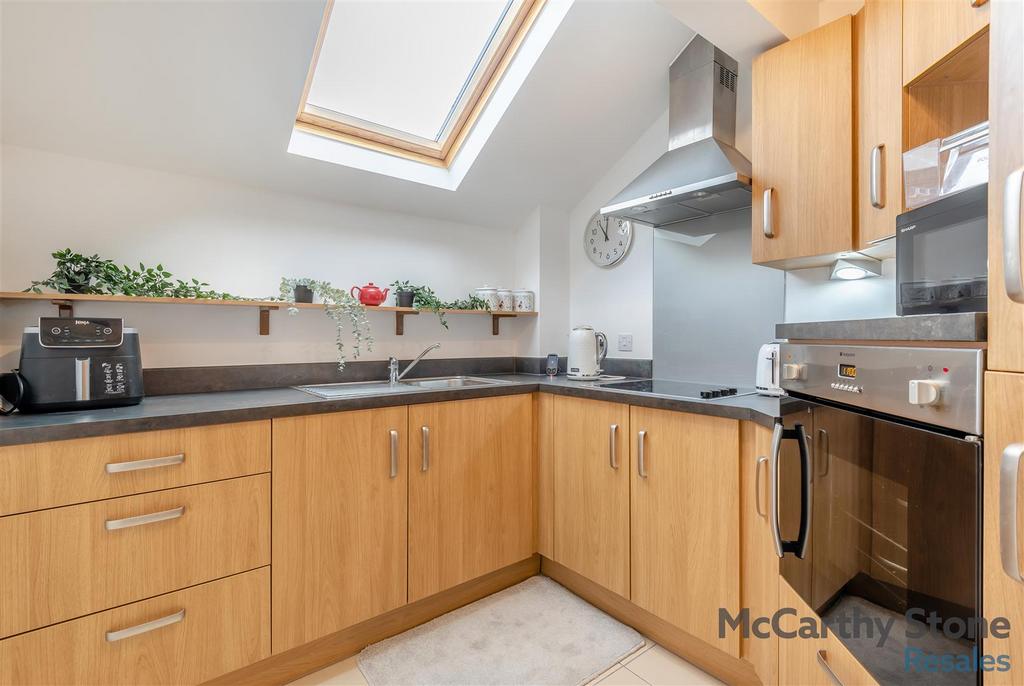 8677809-interior09.jpg