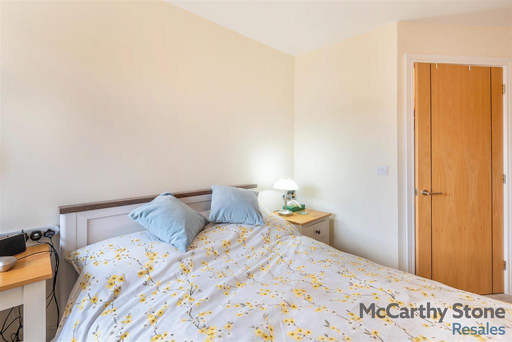 8677809-interior02.jpg