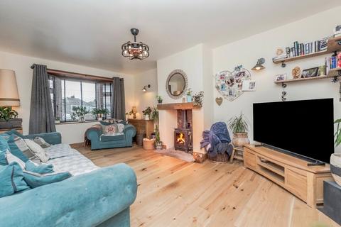 4 bedroom semi-detached house for sale, Elm Grove, Gomersal, Cleckheaton, West Yorkshire, BD19