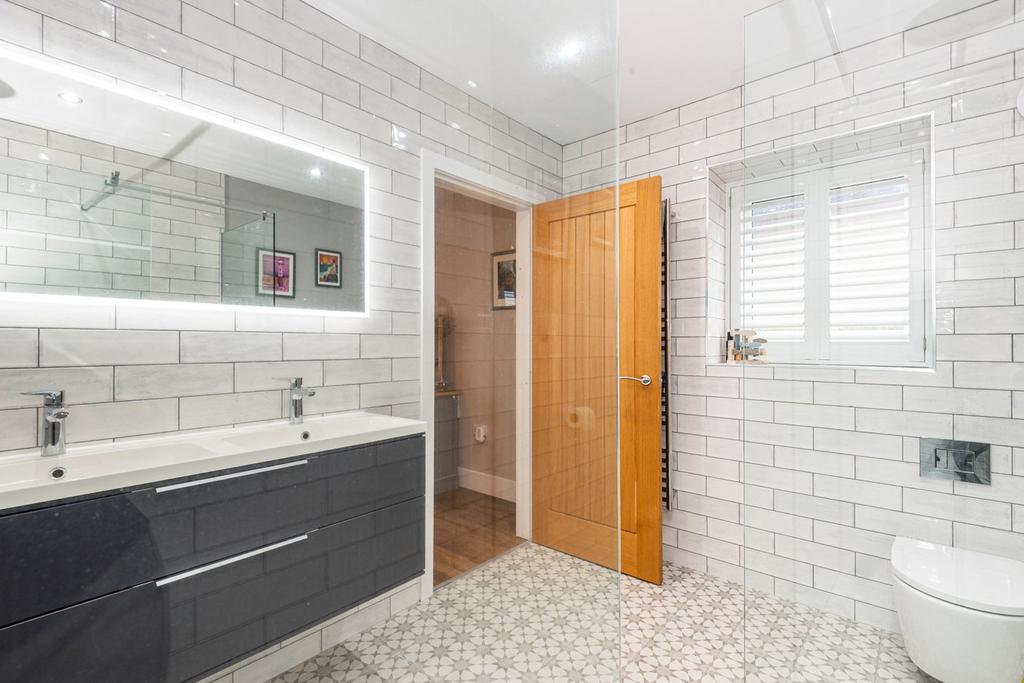 Master En-Suite