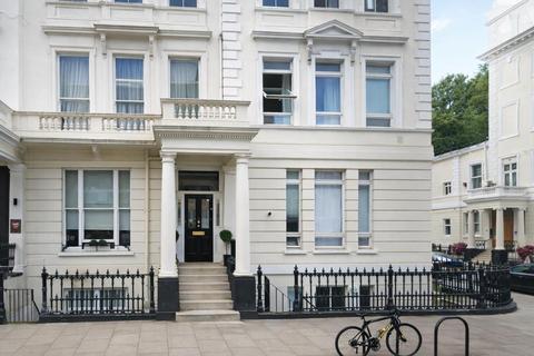 3 bedroom flat for sale, Gloucester Road, Kensington, SW7