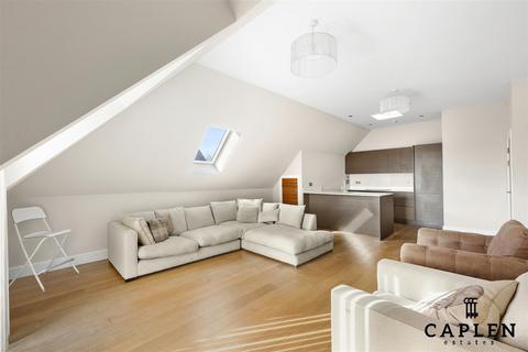 2 bedroom flat to rent, Manor Road, Chigwell