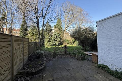 3 bedroom flat to rent, Aberdare Gardens, South Hampstead NW6