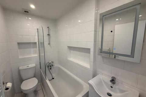 3 bedroom flat to rent, Aberdare Gardens, South Hampstead NW6