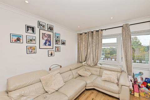 2 bedroom flat for sale, High Road, Broxbourne