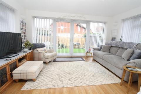 undefined, Balsam Close, Walnut Tree, Milton Keynes