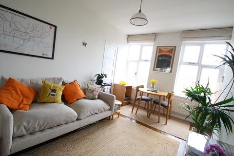 1 bedroom flat for sale, Brixton Hill, London SW2