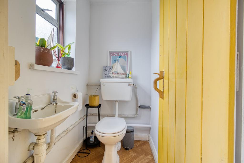 Cloakroom - Ewe Move Swindon South