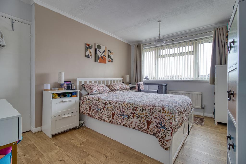 Bedroom One - Ewe Move Swindon South