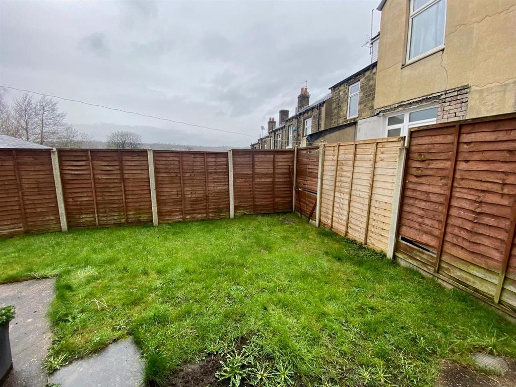 REAR GARDEN 1.jpg