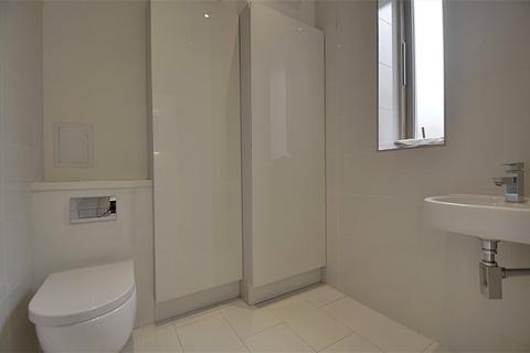 4 bedroom semi-detached house to rent, Gibsons Place, Brentford, TW8