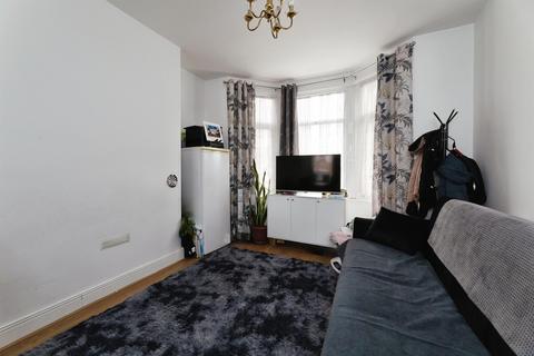 3 bedroom terraced house for sale, Cranborne Road, Barking